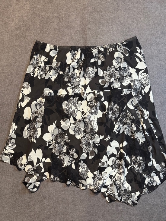 Lane Bryant Dresses & Skirts - Lane Bryant black floral asymmetrical skirt size 26/28
